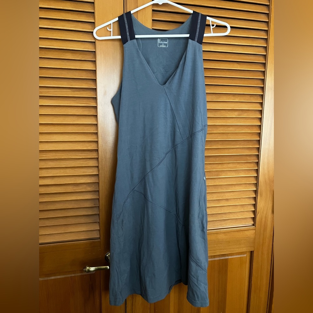 Title nine dream dress with built in shelf bra, S, blue
